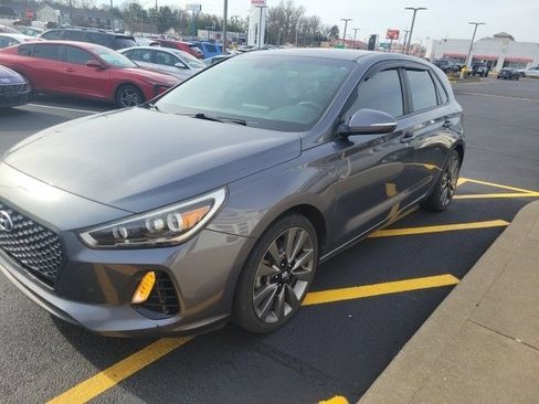 Used 2018 Hyundai Elantra GT Sport image 2