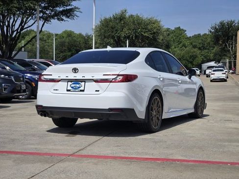 Used 2025 Toyota Camry SE FWD image 8
