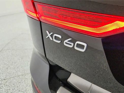 Used 2023 Volvo XC60 B5 Ultimate w/ Climate Package image 17