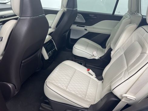Certified 2023 Lincoln Aviator Black Label w/ Class IV Trailer Tow Package image 12