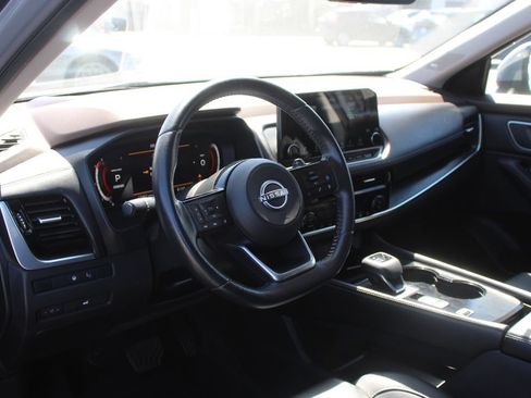 Used 2023 Nissan Rogue Platinum w/ Platinum Premium Package FWD image 12