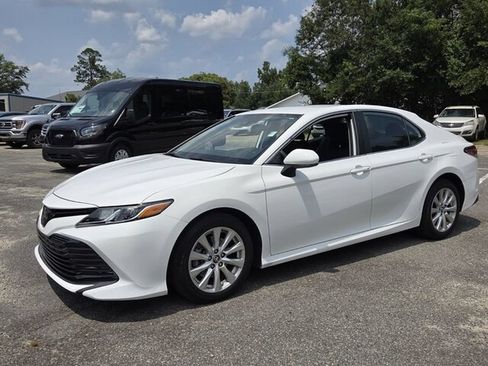 Used 2019 Toyota Camry LE FWD image 4