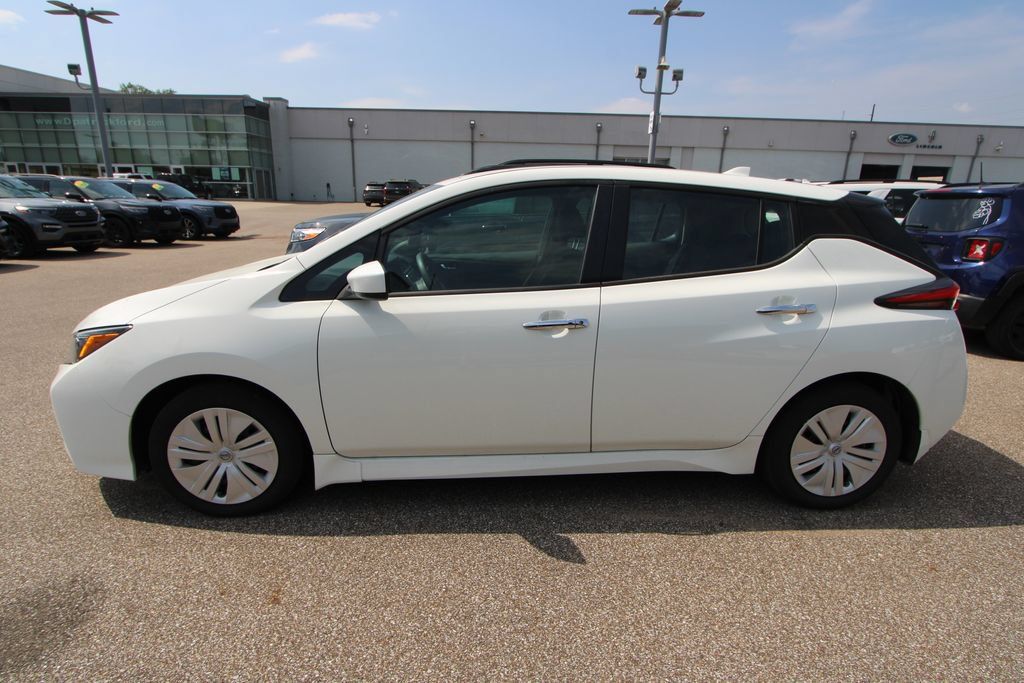 Used 2025 Nissan Leaf S FWD image 5
