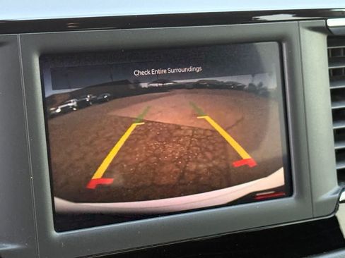 Used 2022 Chrysler Voyager LX FWD image 22