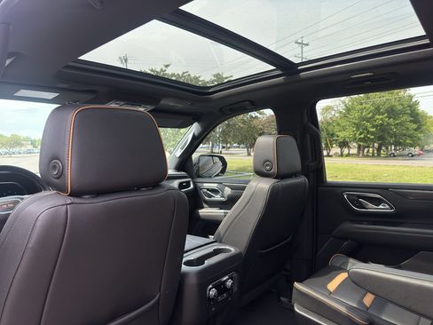 Used 2024 GMC Yukon XL AT4 w/ AT4 Premium Plus Package AWD/4WD image 18