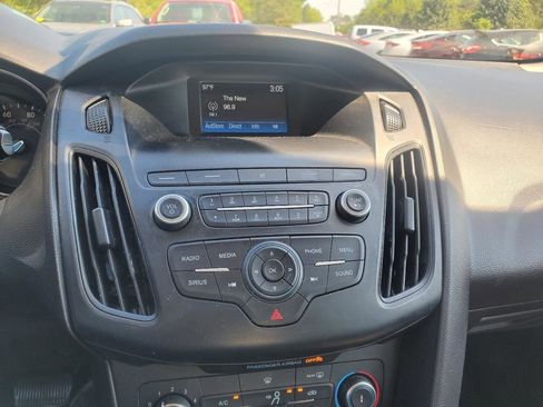 Used 2018 Ford Focus SE image 18