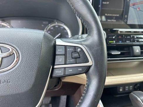 Used 2022 Toyota Highlander Limited FWD image 24