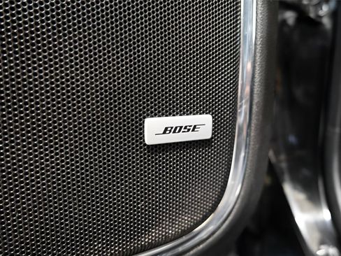 Used 2019 GMC Yukon SLT w/ Graphite Performance Edition image 11