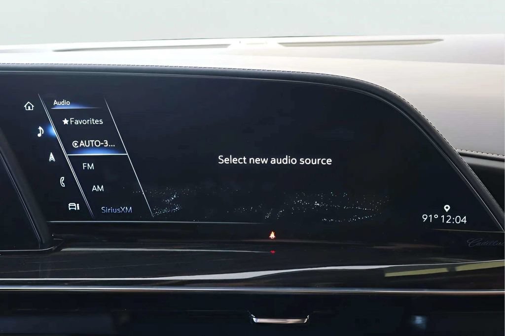 Used 2021 Cadillac Escalade Premium Luxury w/ Driver Assist Tech Package AWD/4WD image 18