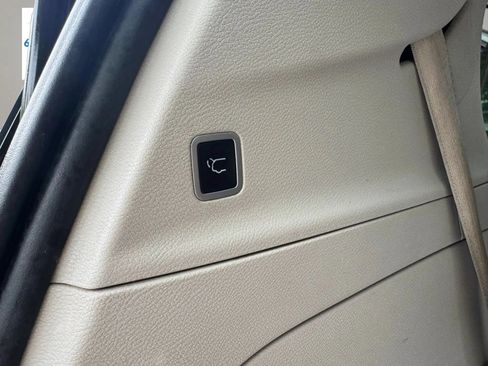 Used 2017 Chrysler Pacifica Touring-L FWD image 27