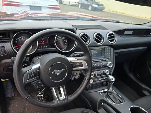 Used 2016 Ford Mustang Convertible RWD image 5