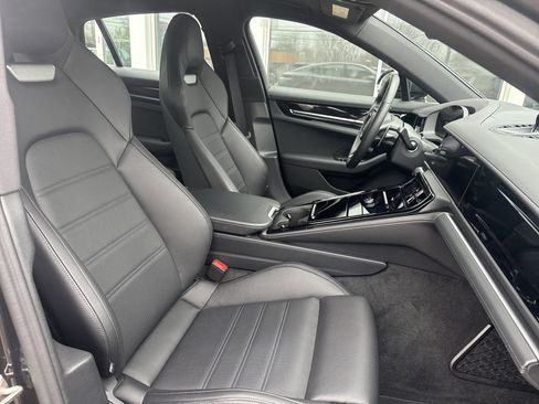 Used 2024 Porsche Panamera RWD image 2