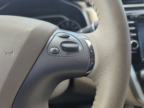 Used 2018 Nissan Murano SV FWD image 9