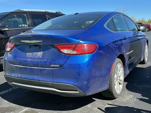 Used 2015 Chrysler 200 Limited w/ Convenience Group FWD image 3