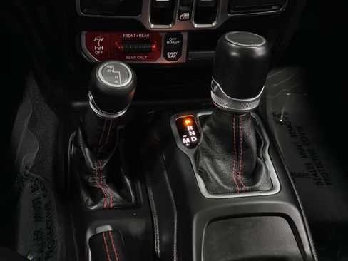 Used 2020 Jeep Gladiator Rubicon AWD/4WD image 27