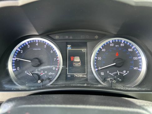 Used 2018 Toyota Highlander Plus FWD image 17