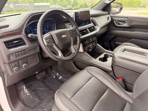 Used 2023 Chevrolet Suburban Premier AWD/4WD image 7