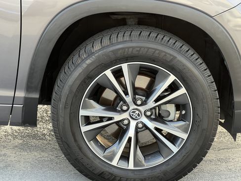 Used 2017 Toyota Highlander Plus image 14