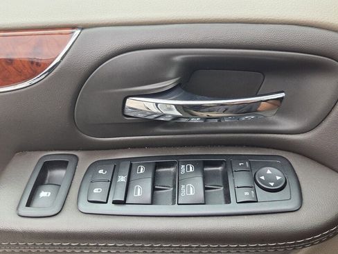 Used 2015 Chrysler Town & Country Touring image 20