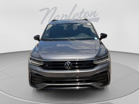 Used 2024 Volkswagen Tiguan SE R-Line FWD image 9