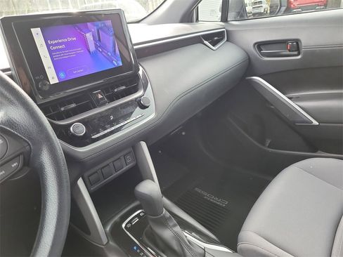Used 2025 Toyota Corolla Cross AWD Hybrid image 16