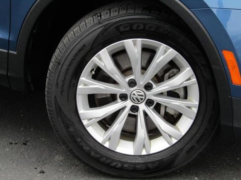 Used 2019 Volkswagen Tiguan SE image 3