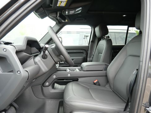 New 2026 Land Rover Defender 130 X-Dynamic SE AWD/4WD image 3