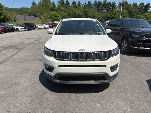 Used 2019 Jeep Compass Latitude w/ Cold Weather Group AWD/4WD image 2