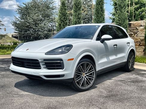 Used 2022 Porsche Cayenne image 1