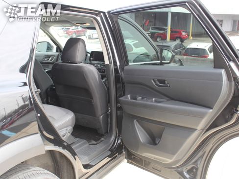 Used 2023 Nissan Pathfinder S image 23