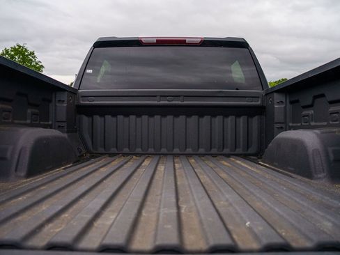 Used 2023 Chevrolet Silverado 1500 LT AWD/4WD image 17