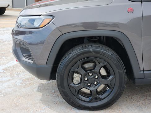 Used 2024 Jeep Compass Trailhawk AWD/4WD image 9