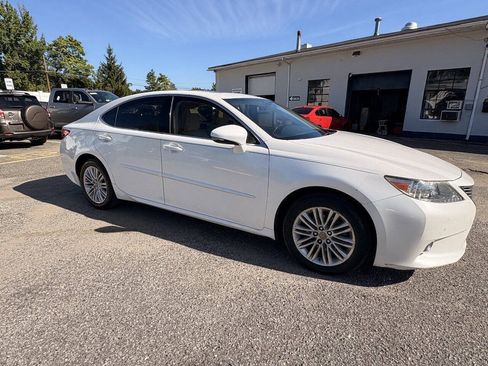 Used 2014 Lexus ES 350 w/ Luxury Package FWD image 5