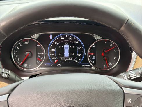 Used 2023 Chevrolet Traverse Premier FWD image 19