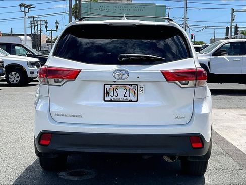 Used 2019 Toyota Highlander XLE FWD image 5