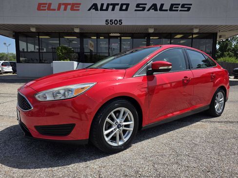 Used 2016 Ford Focus SE FWD image 1