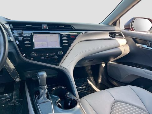 Used 2019 Toyota Camry SE FWD image 20