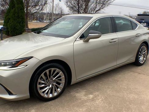 Certified 2022 Lexus ES 300h Ultra Luxury w/ Accessory Package 2 image 4