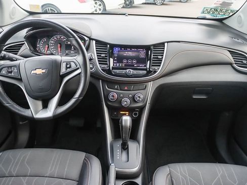 Certified 2022 Chevrolet Trax LT w/ LT Convenience Package image 16