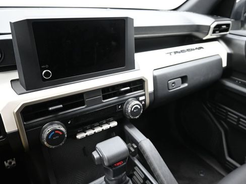 Used 2024 Toyota Tacoma TRD Sport AWD/4WD image 16