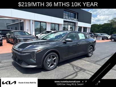 New 2025 Kia K4 LXS