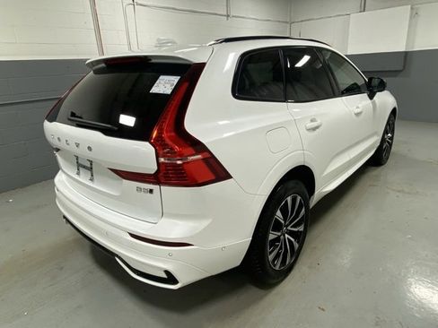 Used 2025 Volvo XC60 B5 Plus image 3