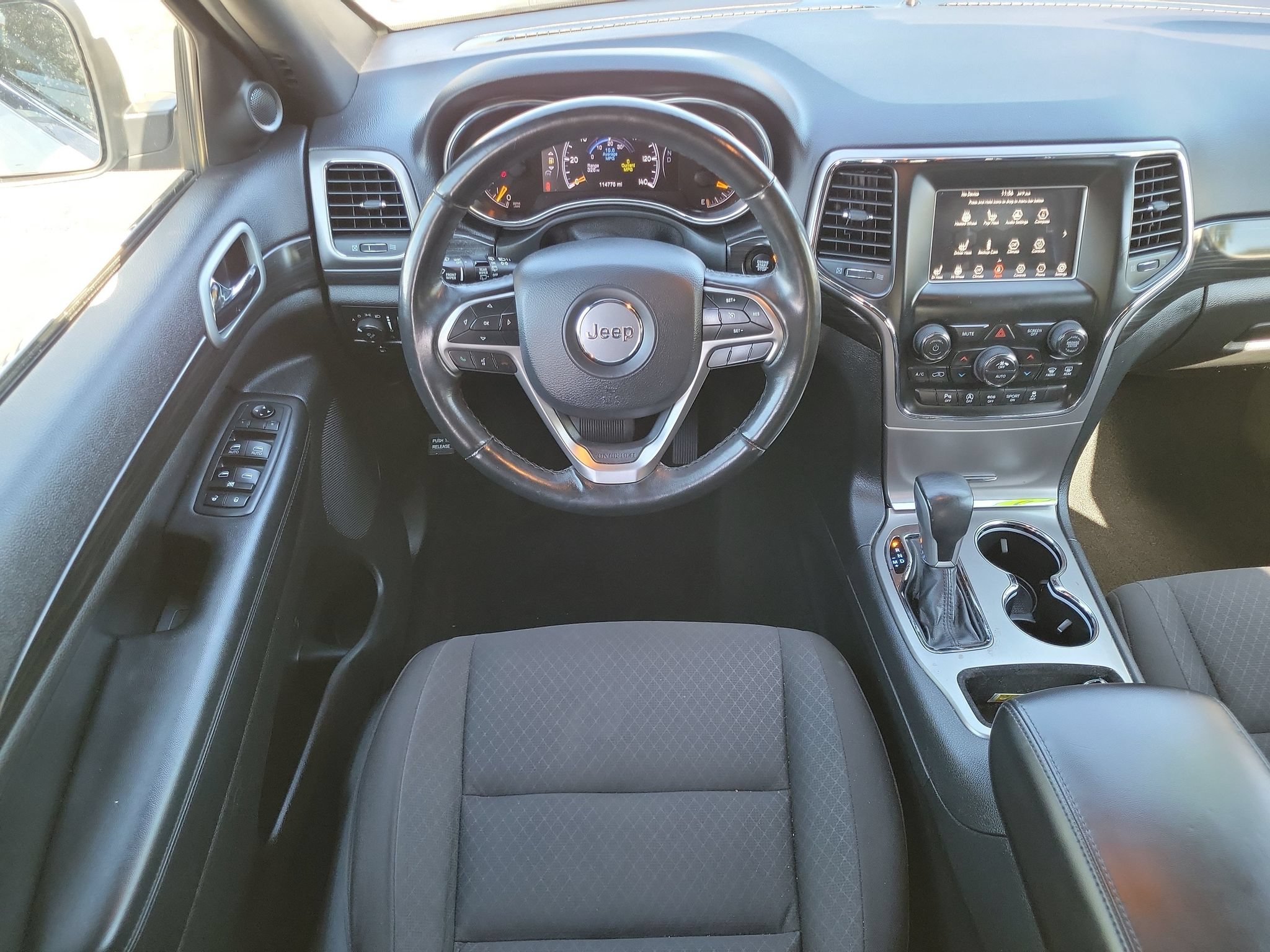Used 2019 Jeep Grand Cherokee Laredo w/ Security & Convenience Group AWD/4WD image 22