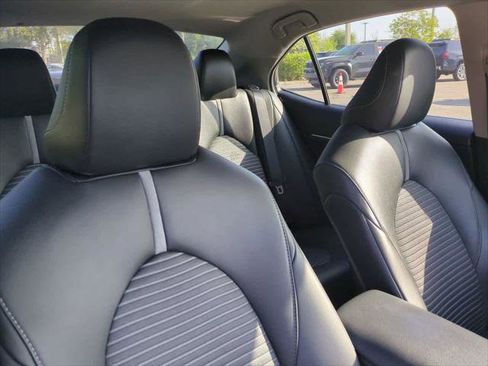 Certified 2018 Toyota Camry SE w/ Convenience Package image 7