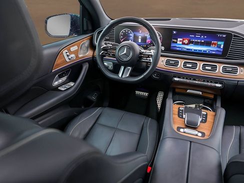 Used 2024 Mercedes-Benz GLS 580 4MATIC image 28