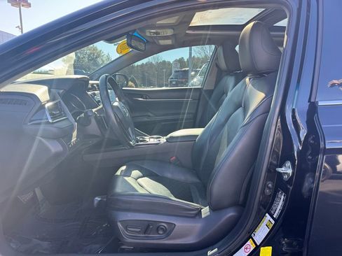 Used 2018 Toyota Camry XSE image 25