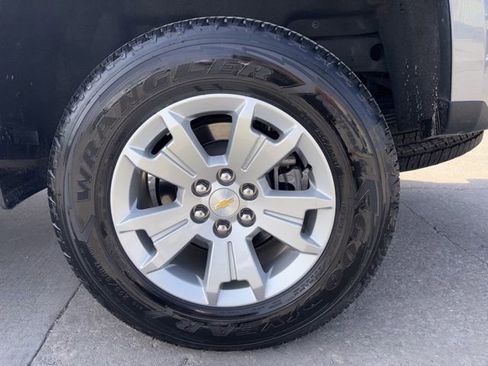 Used 2022 Chevrolet Colorado LT w/ LT Convenience Package image 9