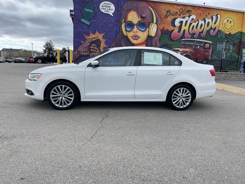 Used 2014 Volkswagen Jetta SEL FWD image 2