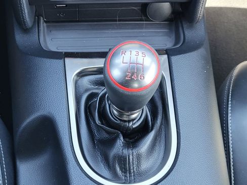 Used 2016 Ford Mustang Shelby GT350 w/ Technology Package RWD image 17