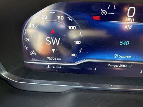 Used 2023 Chevrolet Suburban LT w/ Luxury Package image 7